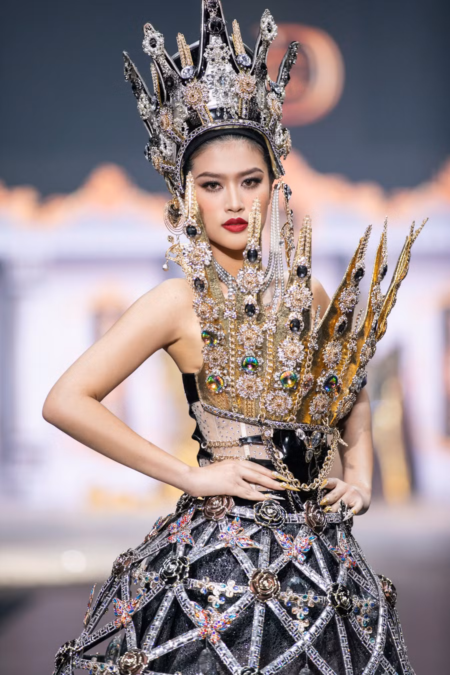 Hoa hậu Đoàn Thiên Ân sắc sảo khi khoác lên người trang phục nằm trong bộ sưu tập Fantasy. Ảnh: NVCC