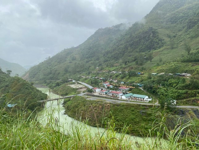 Đường từ Bảo Lạc, Bảo Lâm (Cao Bằng) sang Mèo Vạc nhiều chỗ rất đẹp Đường từ Bảo Lạc, Bảo Lâm (Cao Bằng) sang Mèo Vạc nhiều chỗ rất đẹp
