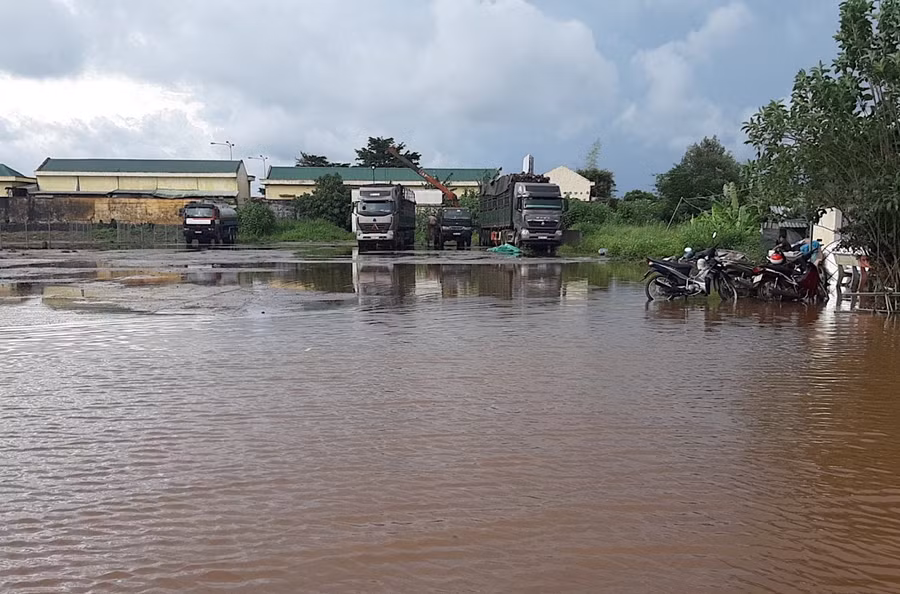 Tuyến đường Lý Nam Đế (TP. Pleiku) ngập trong nước sau một trận mưa. Ảnh: Hà Duy