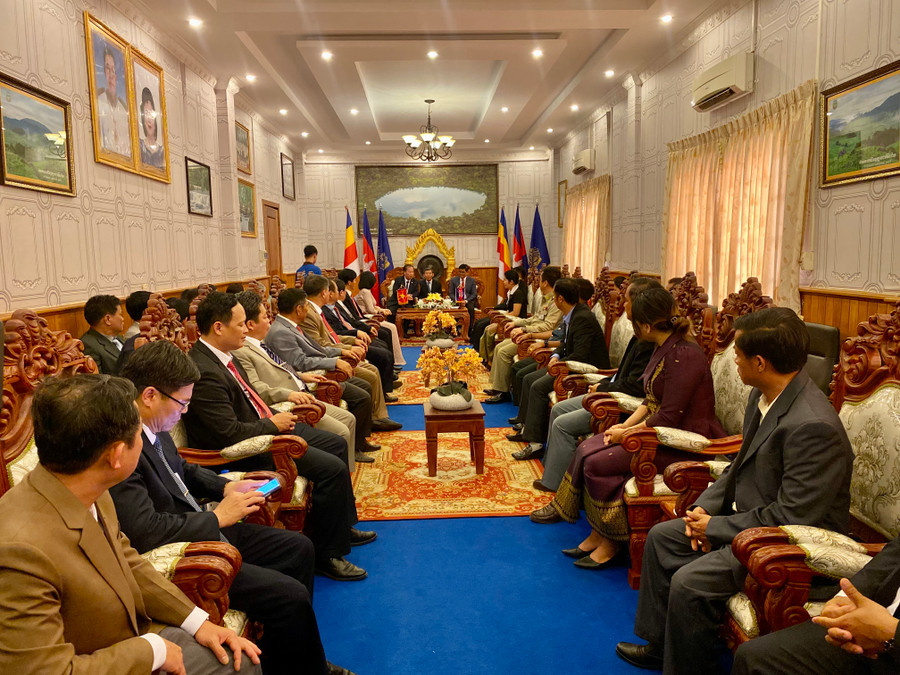 Đoàn lãnh đạo tỉnh Gia Lai do Phó Bí thư Thường trực Tỉnh ủy Châu Ngọc Tuấn làm trưởng đoàn đã đến thăm, chúc Tết cổ truyền Chol Chnam Thmay tại tỉnh Ratanakiri (Vương quốc Campuchia). Ảnh: Hà Duy Đoàn lãnh đạo tỉnh Gia Lai do Phó Bí thư Thường trực Tỉnh ủy Châu Ngọc Tuấn làm trưởng đoàn đã đến thăm, chúc Tết cổ truyền Chol Chnam Thmay tại tỉnh Ratanakiri (Vương quốc Campuchia). Ảnh: Hà Duy