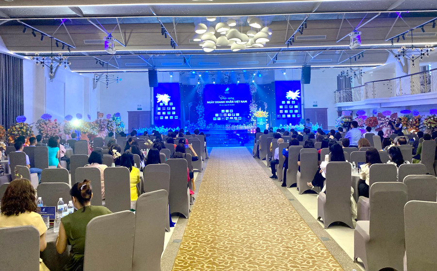 Hội Nữ doanh nhân tỉnh Gia Lai tổ chức gặp mặt các nữ doanh nhân nhân ngày Doanh nhân Việt Nam (13-10). Ảnh: Hà Duy Hội Nữ doanh nhân tỉnh Gia Lai tổ chức gặp mặt các nữ doanh nhân nhân ngày Doanh nhân Việt Nam (13-10). Ảnh: Hà Duy