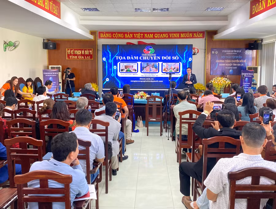 Sở Kế hoạch và Đầu tư phối hợp với Công ty cổ phần Công nghệ mới phát triển quốc tế KTS Việt Nam tổ chức tập huấn chuyển đổi số cho các doanh nghiệp. Ảnh Hà Duy