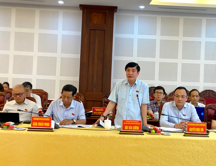 Đồng chí Bùi Văn Cường-Ủy viên BCH Trung ương Đảng, Tổng Thư ký Quốc hội, Chủ nhiệm Văn phòng Quốc hội phát biểu tại buổi giám sát. Ảnh: Hà Duy