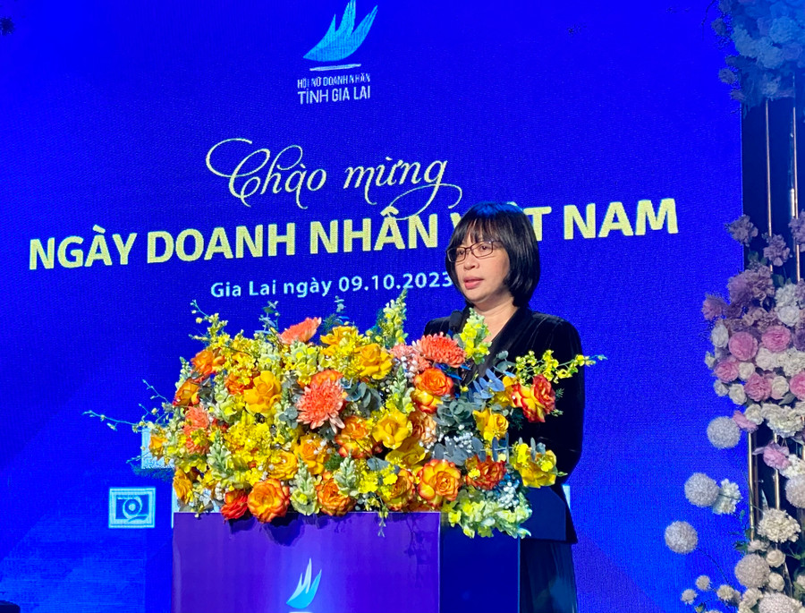 Đồng chí Nguyễn Thị Thanh Lịch-Phó Chủ tịch UBND tỉnh phát biểu chúc mừng tại buổi gặp mặt. Ảnh: Hà Duy Đồng chí Nguyễn Thị Thanh Lịch-Phó Chủ tịch UBND tỉnh phát biểu chúc mừng tại buổi gặp mặt. Ảnh: Hà Duy