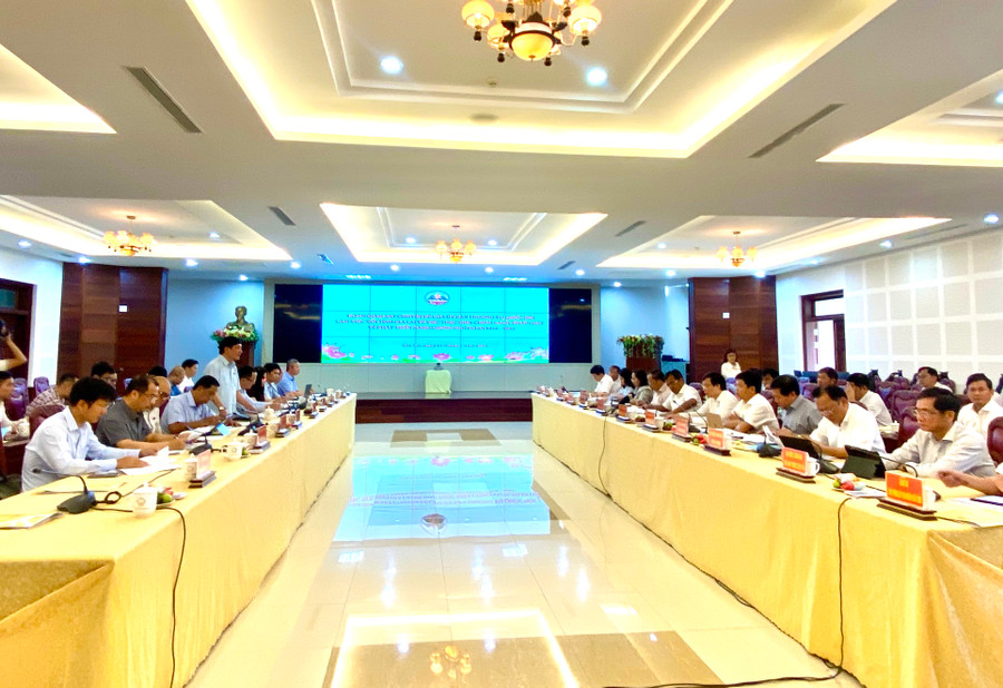 Đoàn giám sát chuyên đề của Ủy ban Thường vụ Quốc hội làm việc với tỉnh Gia Lai về thực hiện chính sách, pháp luật về phát triển năng lượng giai đoạn 2016-2021. Ảnh: Hà Duy