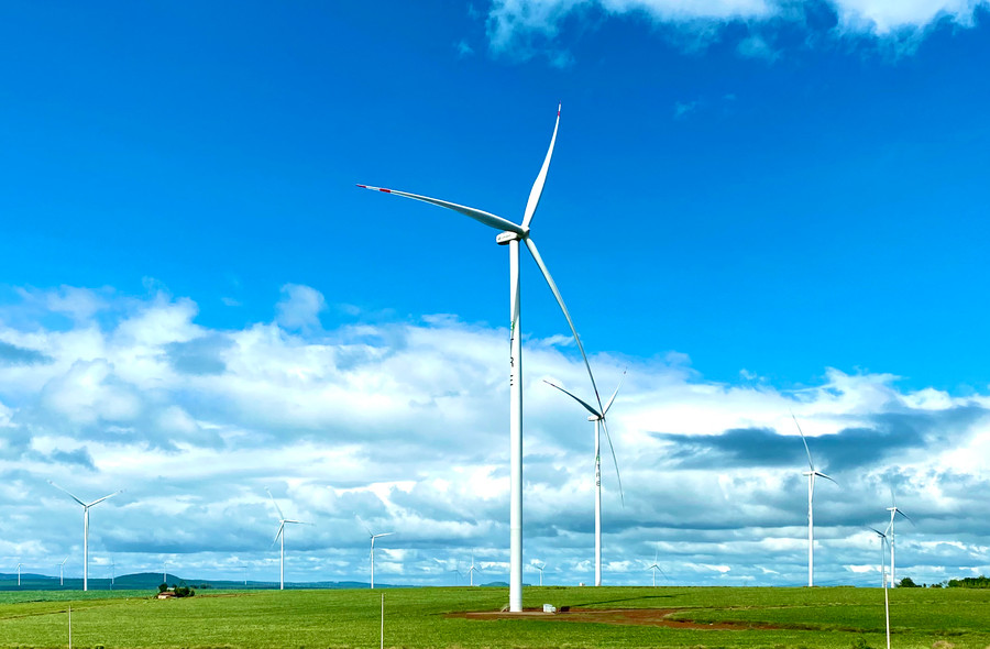 Cánh đồng điện gió Ia Pết (huyện Đak Đoa). Ảnh: Hà Duy Cánh đồng điện gió Ia Pết (huyện Đak Đoa). Ảnh: Hà Duy