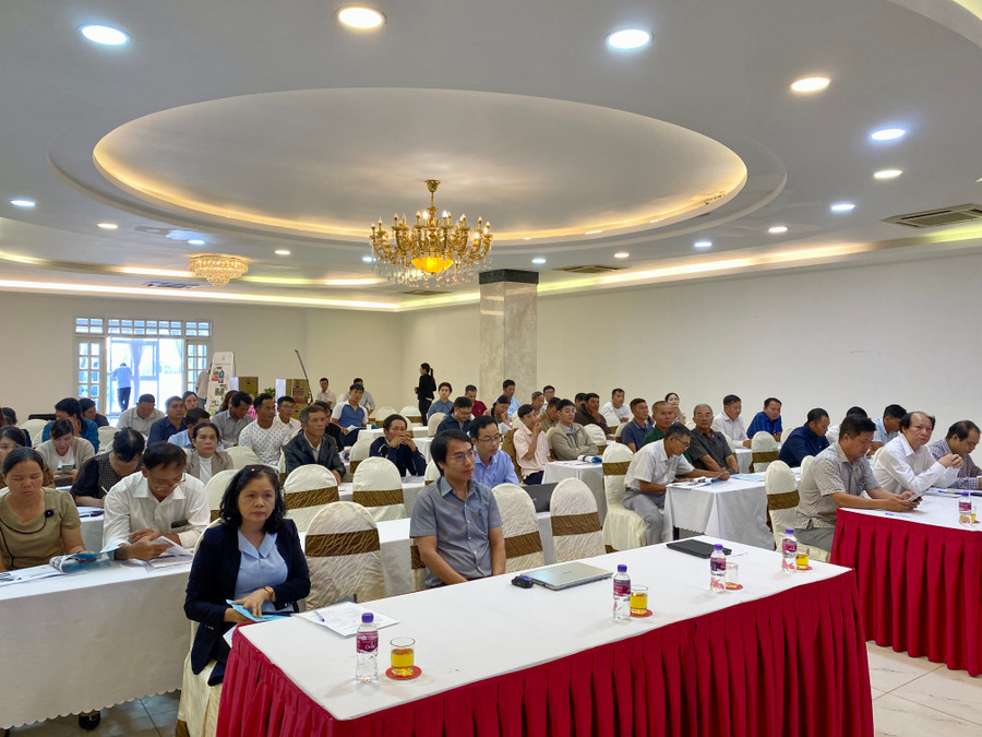 Hơn 50 nông dân trên địa bàn thành phố Pleiku được tập huấn kỹ thuật trồng và chăm sóc cây chanh dây. Ảnh: Hà Duy Hơn 50 nông dân trên địa bàn thành phố Pleiku được tập huấn kỹ thuật trồng và chăm sóc cây chanh dây. Ảnh: Hà Duy