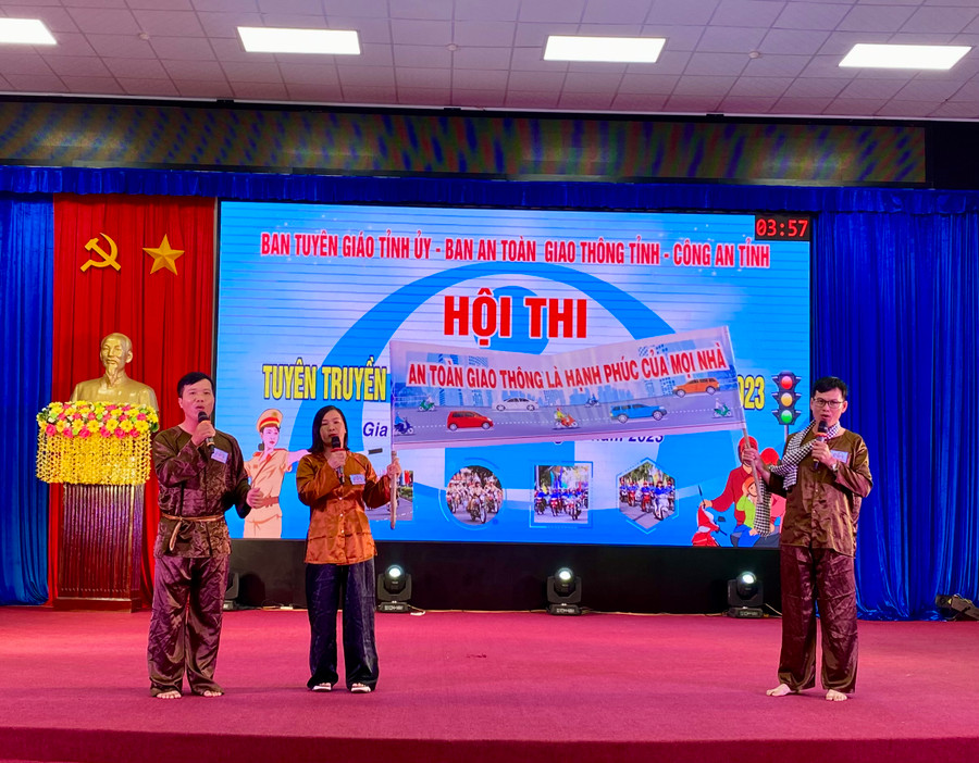 Tiết mục tham gia hội thi của huyện Đak Pơ. Ảnh: Hà Duy Tiết mục tham gia hội thi của huyện Đak Pơ. Ảnh: Hà Duy