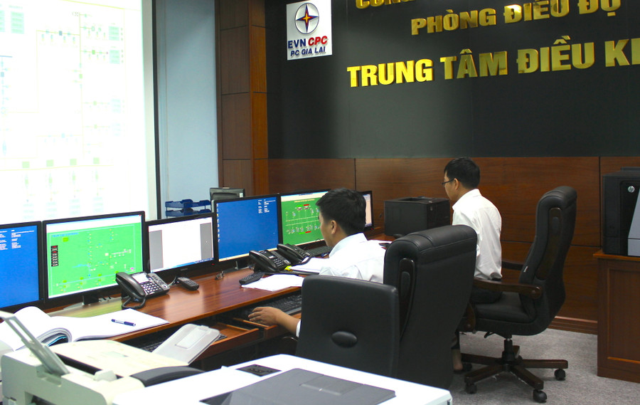 Công ty Điện lực Gia Lai ứng dụng công nghệ thông tin trong quản lý, vận hành lưới điện. Ảnh: H.D