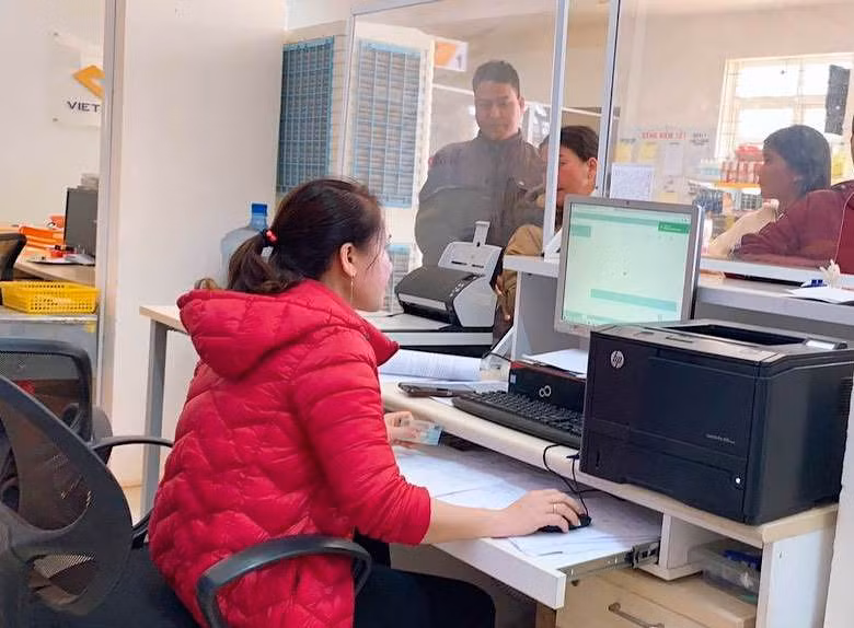 Bộ phận một cửa huyện Đức Cơ giúp rút ngắn thời gian giải quyết thủ tục hành chính cho cá nhân, tổ chức. Ảnh: Hà Duy Bộ phận một cửa huyện Đức Cơ giúp rút ngắn thời gian giải quyết thủ tục hành chính cho cá nhân, tổ chức. Ảnh: Hà Duy