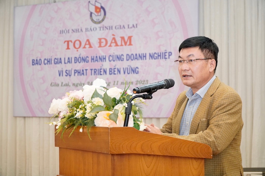 Nhà báo Huỳnh Kiên-Chủ tịch Hội Nhà báo tỉnh, Tổng Biên tập Báo Gia Lai phát biểu tại buổi tọa đàm. Ảnh: Đức Thụy Nhà báo Huỳnh Kiên-Chủ tịch Hội Nhà báo tỉnh, Tổng Biên tập Báo Gia Lai phát biểu tại buổi tọa đàm. Ảnh: Đức Thụy