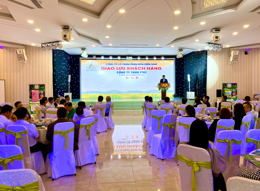 Sáng 25-11, Công ty cổ phần Phân bón miền Nam tổ chức chương trình giao lưu khách hàng và giới thiệu đối tác kinh doanh chiến lược. Ảnh: Hà Duy Sáng 25-11, Công ty cổ phần Phân bón miền Nam tổ chức chương trình giao lưu khách hàng và giới thiệu đối tác kinh doanh chiến lược. Ảnh: Hà Duy