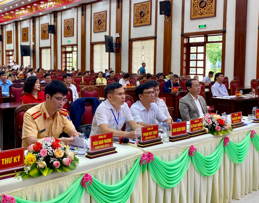 Ban Giám khảo hội thi. Ảnh: Hà Duy Ban Giám khảo hội thi. Ảnh: Hà Duy