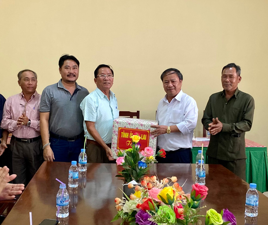 Đoàn công tác đã đến thăm Hội Khmer Việt Nam chi nhánh tỉnh Ratanakiri. Ảnh: Hà Duy Đoàn công tác đã đến thăm Hội Khmer Việt Nam chi nhánh tỉnh Ratanakiri. Ảnh: Hà Duy