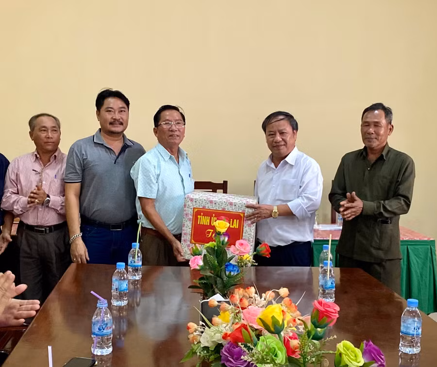 Đoàn công tác đã đến thăm Hội Khmer Việt Nam chi nhánh tỉnh Ratanakiri. Ảnh: Hà Duy