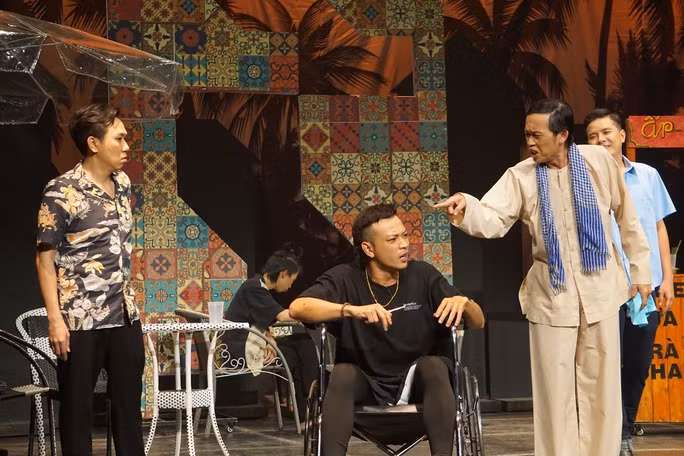 Một cảnh trong vở "Thả thính mà hổng dính" tại Sân khấu Sài Gòn phẳng