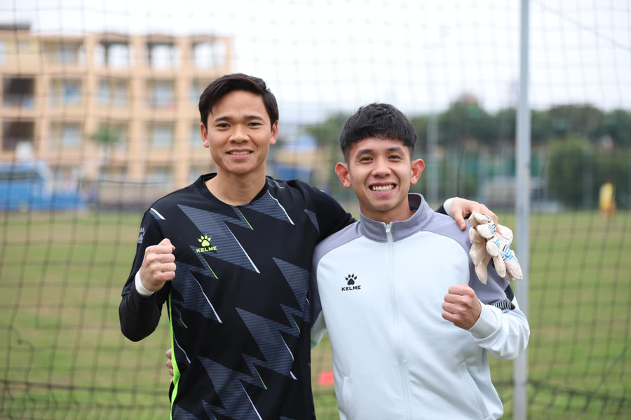 Thủ môn Nguyên Mạnh (trái) cũng là tân binh của CLB Nam Định. Ảnh: CLB Nam Định