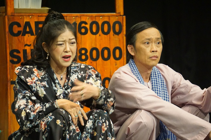NS Hồng Trang và danh hài Hoài Linh trong vở &quot;Thả thính mà hổng dính&quot;.