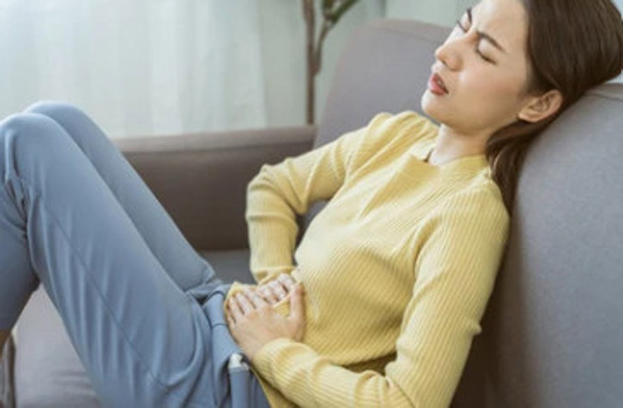 Nếu bị đầy hơi thì uống nước ấm sẽ tốt hơn. Ảnh: Shutterstock Nếu bị đầy hơi thì uống nước ấm sẽ tốt hơn. Ảnh: Shutterstock