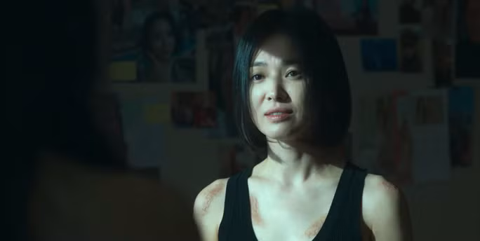 Song Hye-kyo trong "The Glory" với cơ thể đầy sẹo do bị bạo lực học đường