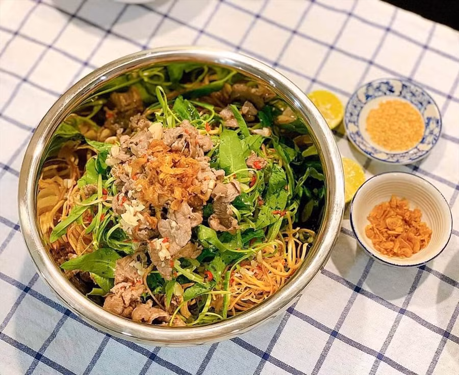 Nộm hoa chuối thịt bò. Ảnh: Phương Anh