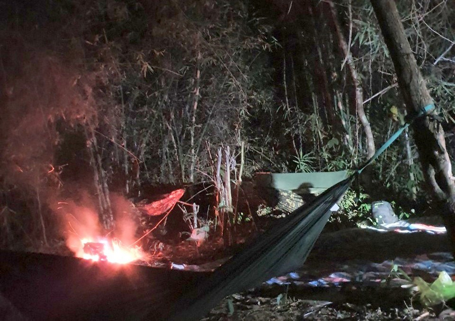 Ngày Tết nhiều người làm công tác giữ rừng ở Đắk Nông vẫn phải ăn ngủ ở trong rừng để hoàn thành nhiệm vụ được giao. Ảnh: Tây Nguyên