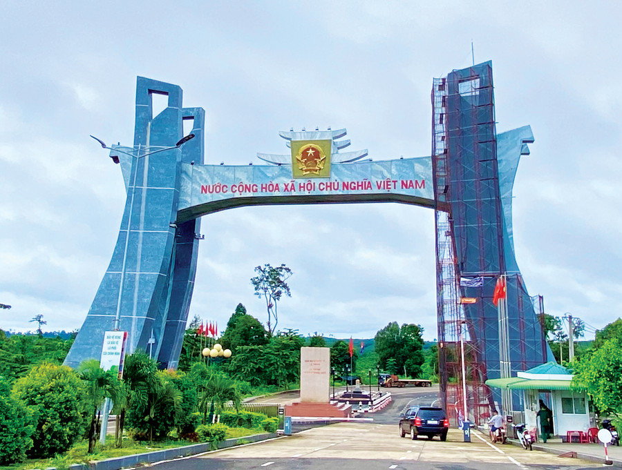 Quốc môn Cửa khẩu Quốc tế Lệ Thanh. Ảnh: Kim Linh