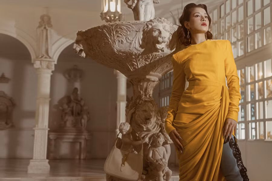 Cô còn tạo dấu ấn với phong cách thời trang, được nhận xét là mỹ nhân chịu đầu tư mỗi lần xuất hiện