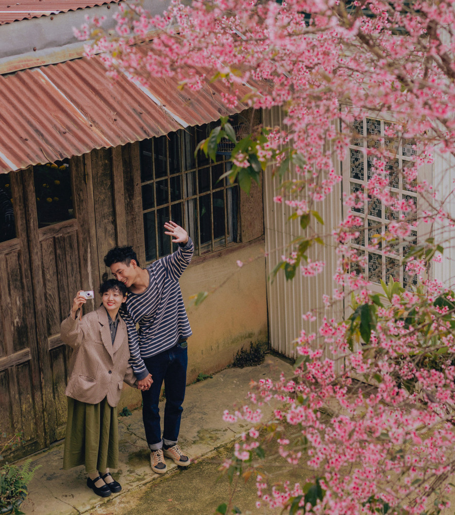 Khung cảnh tuyệt vời tô điểm thêm cho tình yêu ngọt ngào của các cặp đôi Khung cảnh tuyệt vời tô điểm thêm cho tình yêu ngọt ngào của các cặp đôi
