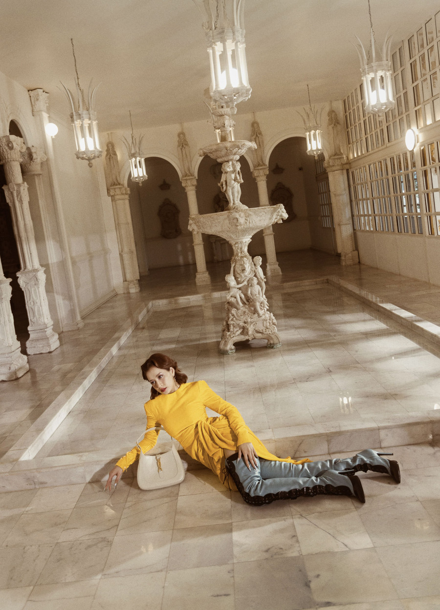 Vừa qua, cô xuất sắc nhận giải thưởng Nữ diễn viên được yêu thích nhất tại Lễ trao giải Ngôi Sao Xanh với vai Linh trong bộ phim điện ảnh Mười: Lời nguyền trở lại. Trước đó, Chi Pu cũng rất thành công với vai trò đội trưởng tại chương trình Street Dance Việt Nam mùa đầu tiên. Cô cùng với các tuyển thủ của đội mình giành cả ngôi vị quán quân (Đăng Quân) lẫn á quân (Sailor.D) Vừa qua, cô xuất sắc nhận giải thưởng Nữ diễn viên được yêu thích nhất tại Lễ trao giải Ngôi Sao Xanh với vai Linh trong bộ phim điện ảnh Mười: Lời nguyền trở lại. Trước đó, Chi Pu cũng rất thành công với vai trò đội trưởng tại chương trình Street Dance Việt Nam mùa đầu tiên. Cô cùng với các tuyển thủ của đội mình giành cả ngôi vị quán quân (Đăng Quân) lẫn á quân (Sailor.D)