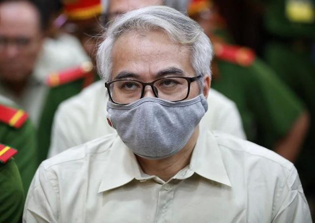 Bị cáo Đặng Việt Hà (cựu Cục trưởng Cục Đăng kiểm Việt Nam) bị cáo buộc chịu trách nhiệm hành vi nhận hối lộ hơn 40,2 tỉ đồng, hưởng lợi hơn 8,5 tỉ đồng