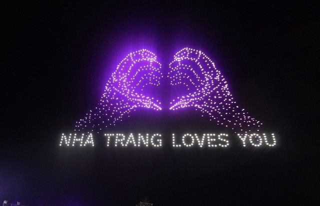 Lễ hội Vịnh ánh sáng Quốc tế 2024 phần thi của đội Trung Quốc Lễ hội Vịnh ánh sáng Quốc tế 2024 phần thi của đội Trung Quốc