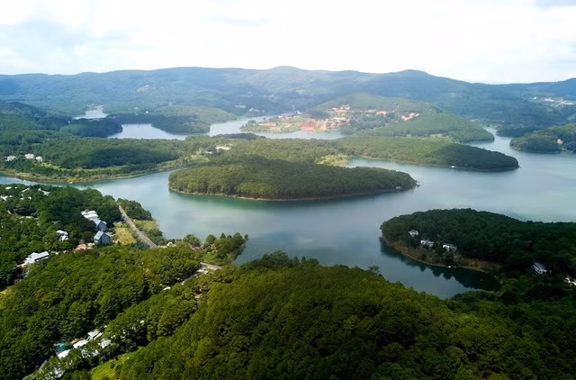 Lượng nước mà một số doanh nghiệp trong KDLQG hồ Tuyền Lâm tiêu thụ từ Công ty cổ phần cấp nước Tuyền Lâm hiện nay chỉ ở mức tối thiểu 120 m3/ngày đêm. Lượng nước mà một số doanh nghiệp trong KDLQG hồ Tuyền Lâm tiêu thụ từ Công ty cổ phần cấp nước Tuyền Lâm hiện nay chỉ ở mức tối thiểu 120 m3/ngày đêm.