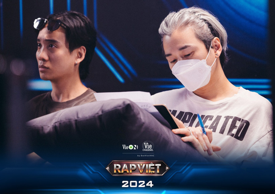 Karik (phải) trong buổi casting.