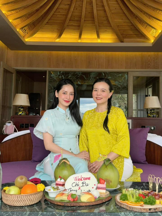 Chi Pu và Cung Lâm Na cùng diện áo dài Chi Pu và Cung Lâm Na cùng diện áo dài