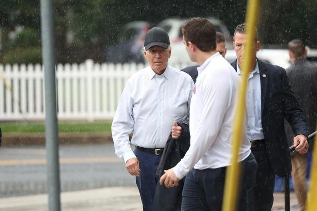 Tổng thống Mỹ Joe Biden rời khỏi nhà thờ ở Reheboth Beach ngày 13.7 Tổng thống Mỹ Joe Biden rời khỏi nhà thờ ở Reheboth Beach ngày 13.7