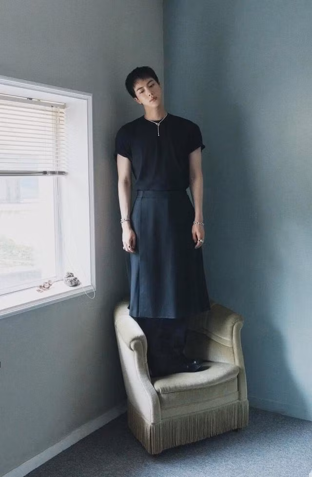 Jin không bao giờ ngại phá vỡ chuẩn mực giới tính