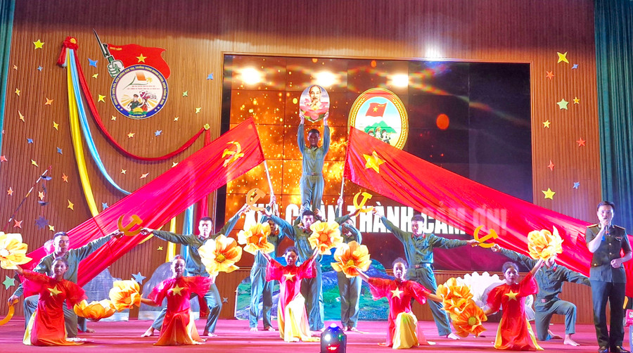 Tiết mục dự thi của đội tuyên truyền Ban Chỉ huy Quân sự huyện Ia Grai. Ảnh: T.T Tiết mục dự thi của đội tuyên truyền Ban Chỉ huy Quân sự huyện Ia Grai. Ảnh: T.T