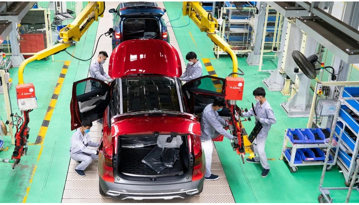 Bộ Tài chính kiến nghị không giảm 50% phí trước bạ ô tô sản xuất, lắp ráp trong nước. Ảnh HỮU HẠNH/Nguồn TTO Bộ Tài chính kiến nghị không giảm 50% phí trước bạ ô tô sản xuất, lắp ráp trong nước. Ảnh HỮU HẠNH/Nguồn TTO
