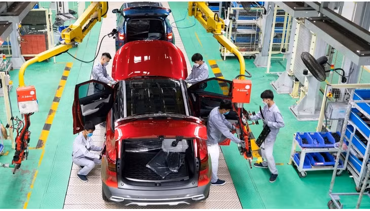 Bộ Tài chính kiến nghị không giảm 50% phí trước bạ ô tô sản xuất, lắp ráp trong nước. Ảnh HỮU HẠNH/Nguồn TTO