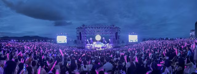 Mỹ Tâm làm liveshow tại biển Đà Nẵng ngày 14.7