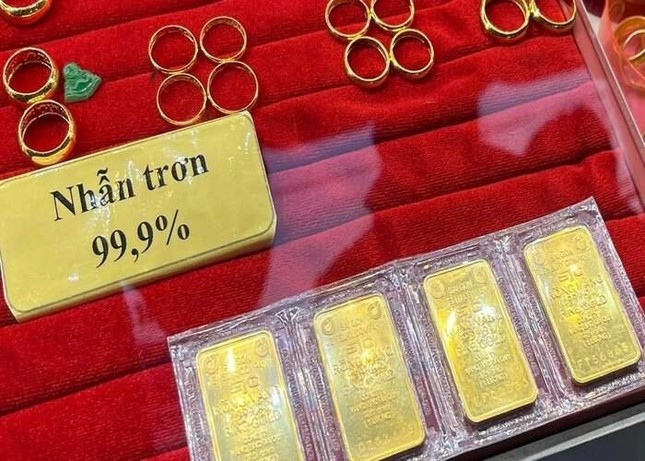 Giá vàng nhẫn tròn trơn bán ra mức 77,15 triệu đồng/lượng, giá vàng miếng SJC 76,98 triệu đồng/lượng. Ảnh: BTMC. Giá vàng nhẫn tròn trơn bán ra mức 77,15 triệu đồng/lượng, giá vàng miếng SJC 76,98 triệu đồng/lượng. Ảnh: BTMC.