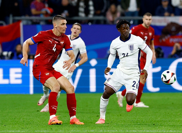 Mainoo (phải) quán xuyến xuất sắc tuyến giữa của đội tuyển Anh