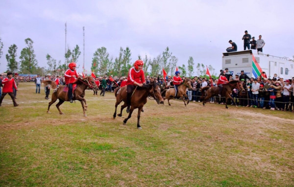 Cao nguyên Gò Thì Thùng (xã An Xuân) hằng năm có lễ hội đua ngựa mùa xuân, thu hút hàng chục ngàn người đến theo dõi. Cao nguyên Gò Thì Thùng (xã An Xuân) hằng năm có lễ hội đua ngựa mùa xuân, thu hút hàng chục ngàn người đến theo dõi.