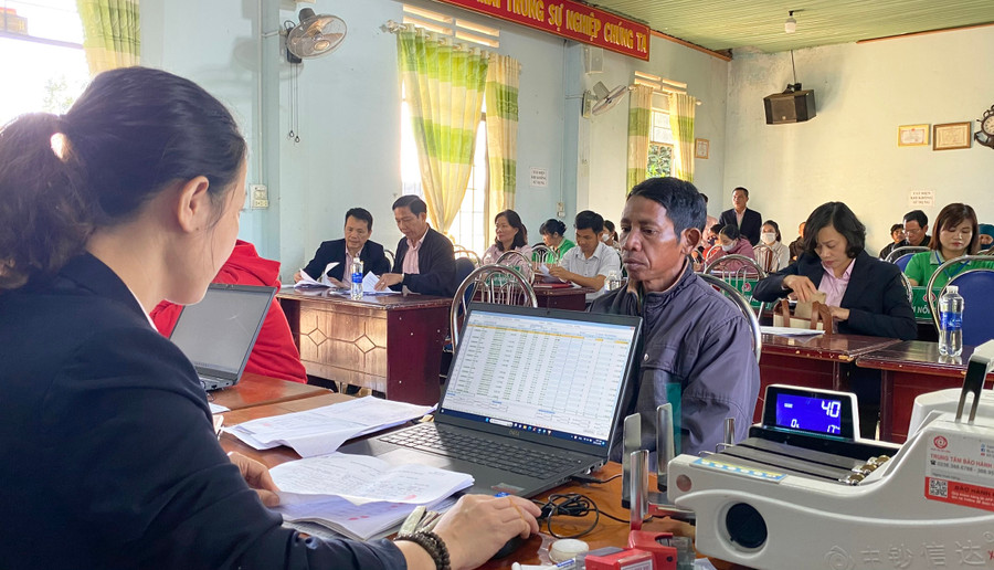 Từ khi có Chỉ thị số 40 của Ban Bí thư, hoạt động tín dụng chính sách đã phát huy hiệu quả góp phần thực hiện mục tiêu giảm nghèo, xây dựng nông thôn mới. Ảnh: S.C Từ khi có Chỉ thị số 40 của Ban Bí thư, hoạt động tín dụng chính sách đã phát huy hiệu quả góp phần thực hiện mục tiêu giảm nghèo, xây dựng nông thôn mới. Ảnh: S.C