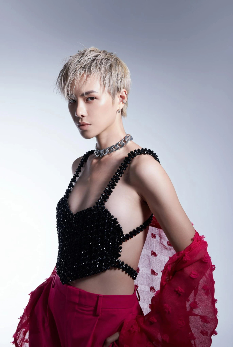 Việc Hà Kino thi nhan sắc ở độ tuổi 32 khiến nhiều người cho rằng đây là rào cản giành vương miện của cô. Tuy nhiên, người đẹp lại cho rằng đó là sự may mắn. “Ở độ tuổi này mới là khoảnh khắc tôi nghĩ đến chuyện thi hoa hậu khi Miss Universe Vietnam 2024 khởi động. Trước đó chưa bao giờ tôi có ý định, dù chỉ là nghĩ đến”, người đẹp quê Hà Nội trải lòng Việc Hà Kino thi nhan sắc ở độ tuổi 32 khiến nhiều người cho rằng đây là rào cản giành vương miện của cô. Tuy nhiên, người đẹp lại cho rằng đó là sự may mắn. “Ở độ tuổi này mới là khoảnh khắc tôi nghĩ đến chuyện thi hoa hậu khi Miss Universe Vietnam 2024 khởi động. Trước đó chưa bao giờ tôi có ý định, dù chỉ là nghĩ đến”, người đẹp quê Hà Nội trải lòng