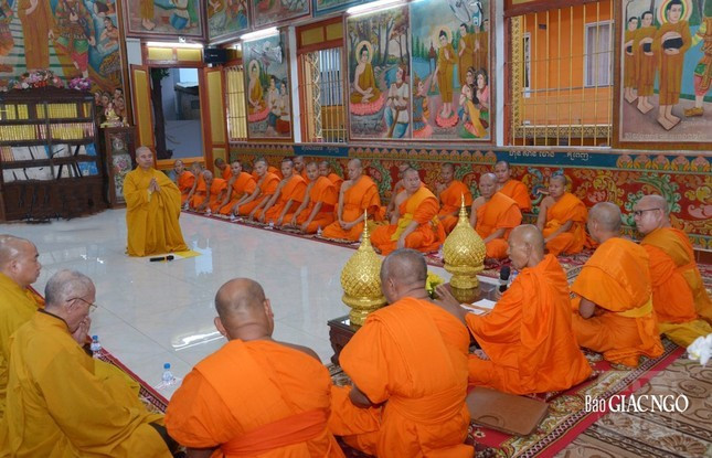 Đại đức Thích Nhuận Đức quỳ sám hối, xin lỗi vì những lời lẽ khiếm nhã đối với đồng bào Khmer trong video năm 2023. Đại đức Thích Nhuận Đức quỳ sám hối, xin lỗi vì những lời lẽ khiếm nhã đối với đồng bào Khmer trong video năm 2023.