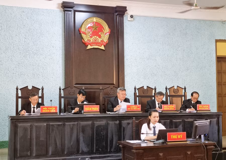 Một phiên tòa có sự tham dự của 3 hội thẩm nhân dân. Ảnh: H.K