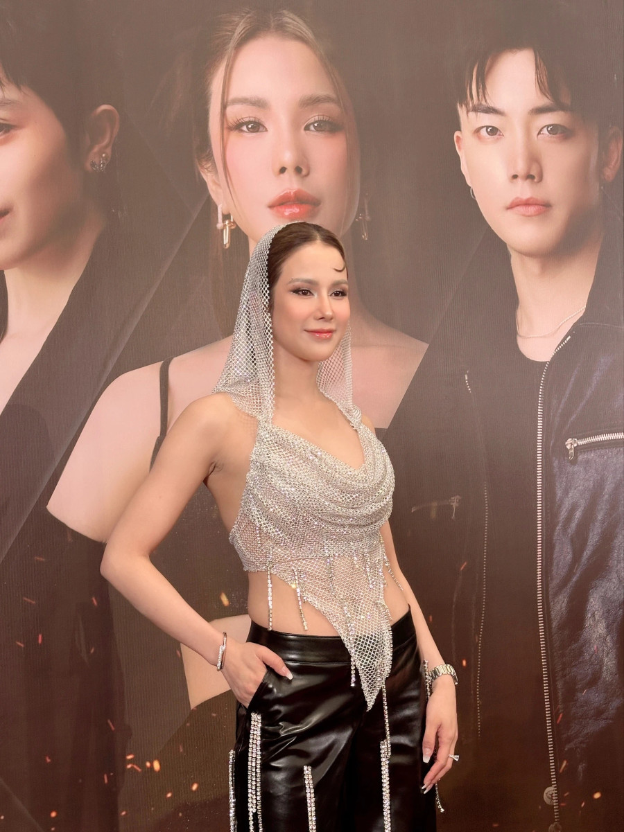 Diệp Lâm Anh diện trang phục táo bạo xuất hiện tại sự kiện Diệp Lâm Anh diện trang phục táo bạo xuất hiện tại sự kiện