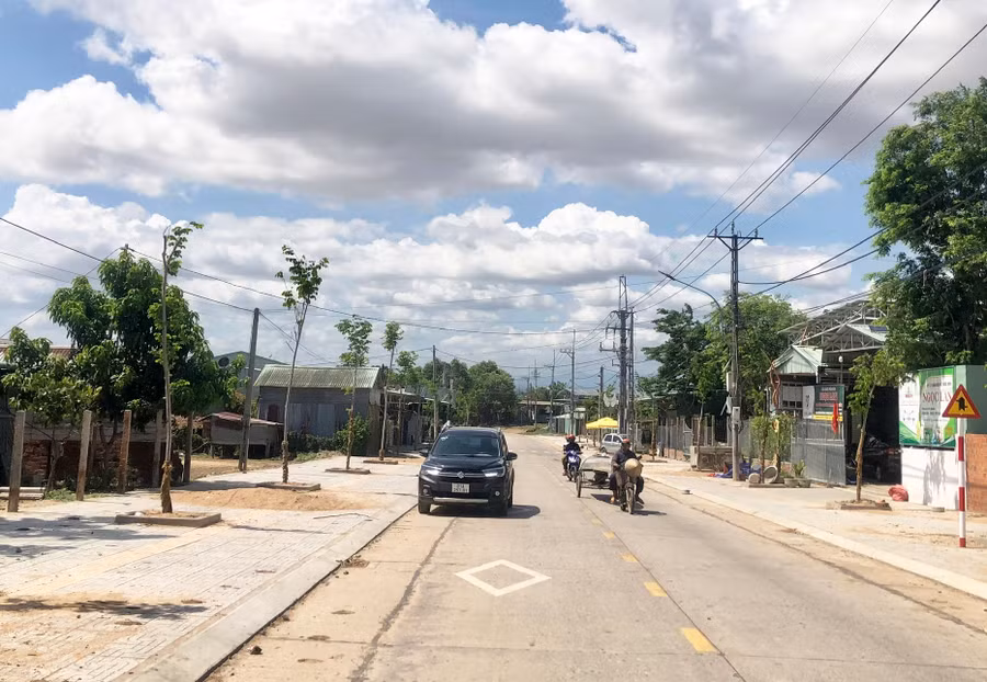 Buôn Bluk (xã Phú Cần) là 1 trong 5 làng đồng bào DTTS ở huyện Krông Pa đạt chuẩn nông thôn mới. Ảnh: L.N